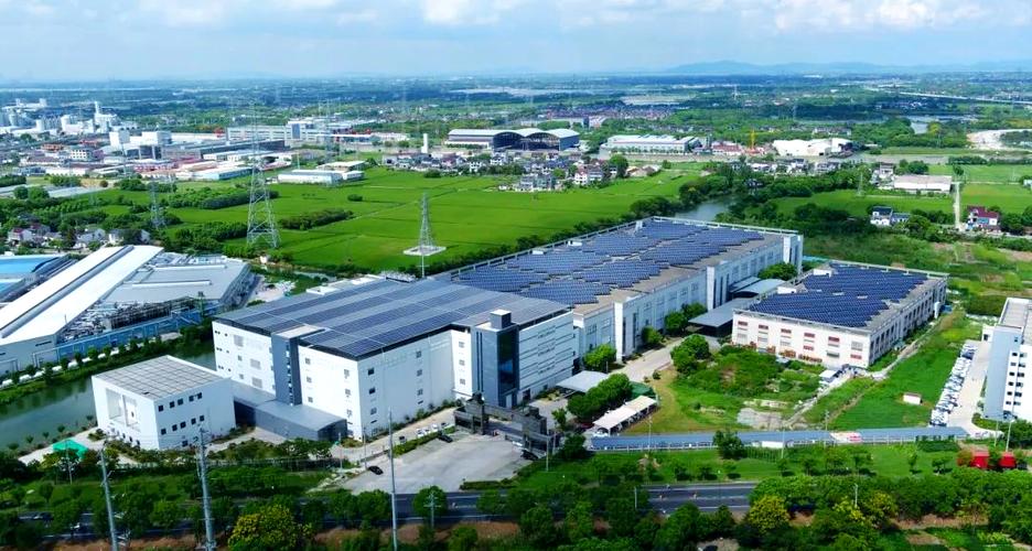 其业务领域涵盖新材料技术,高性能纤维及复合材料的制造,以及生物基